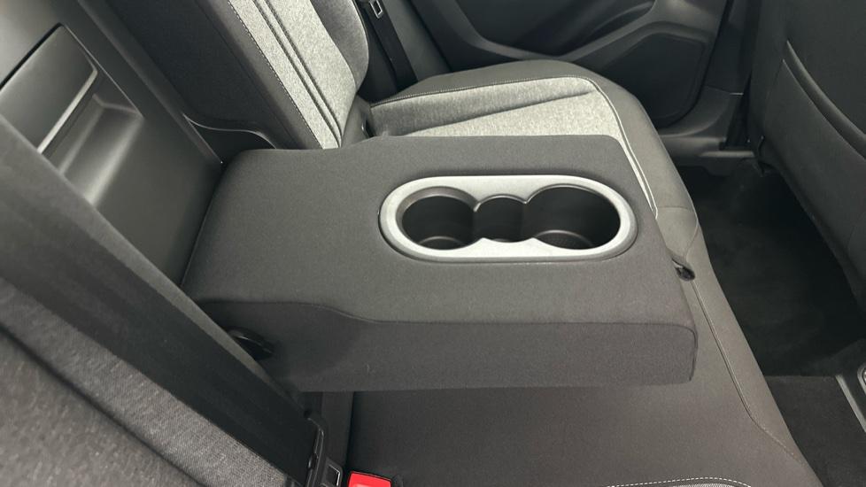 Rear Armrest/ Cup Holder