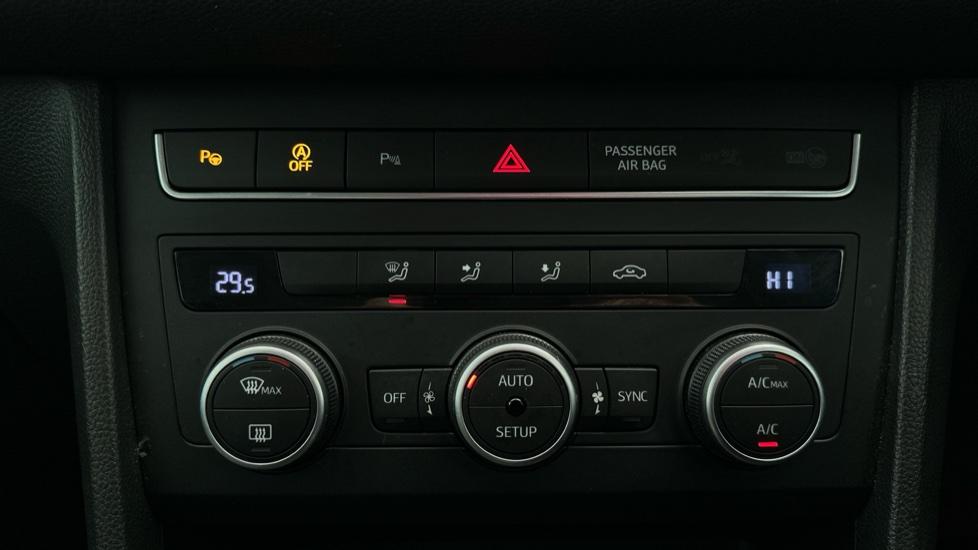 Air Conditioning /Dual Climate Control /Auto Stop/Start/Park Assist 