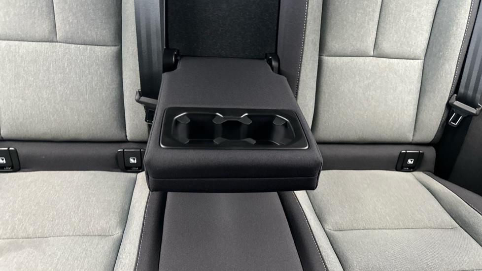 Rear Armrest/ Cup Holder