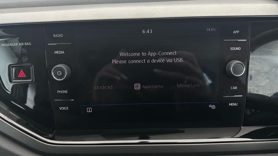 Apple Car Play & Android Auto