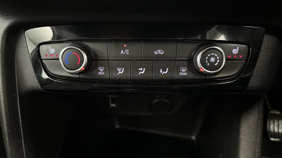 Air Conditioning /Heated Seats 