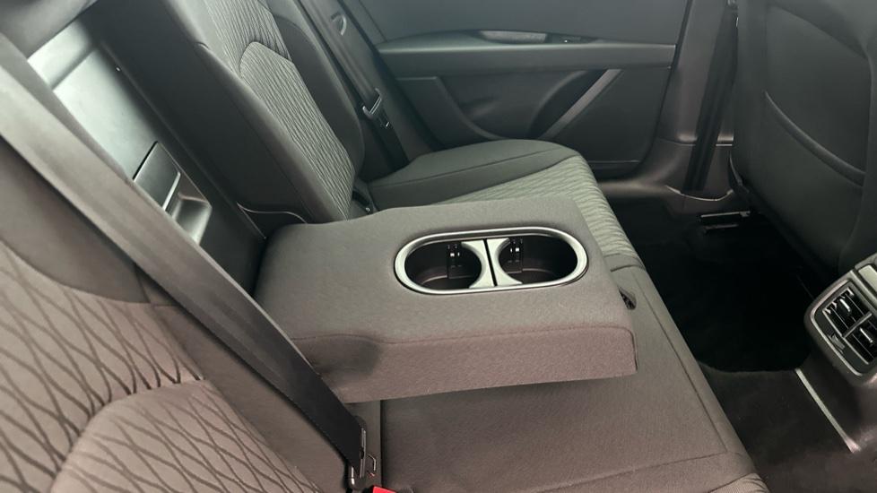 Rear Armrest/ Cup Holder