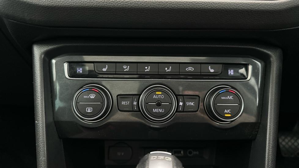 Air Conditioning /Dual Climate Control /Heated Seats 