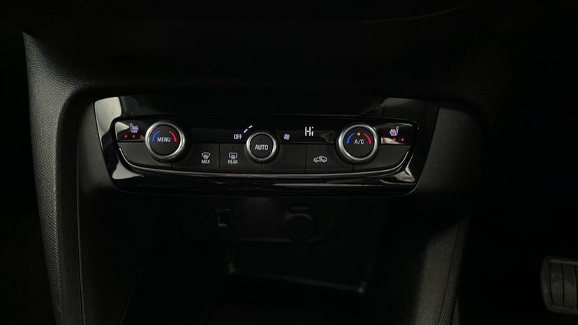 Air Conditioning  / Heated Seats 