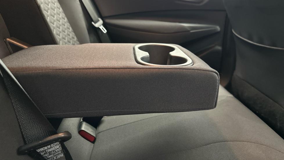 Rear Armrest/ Cup Holder