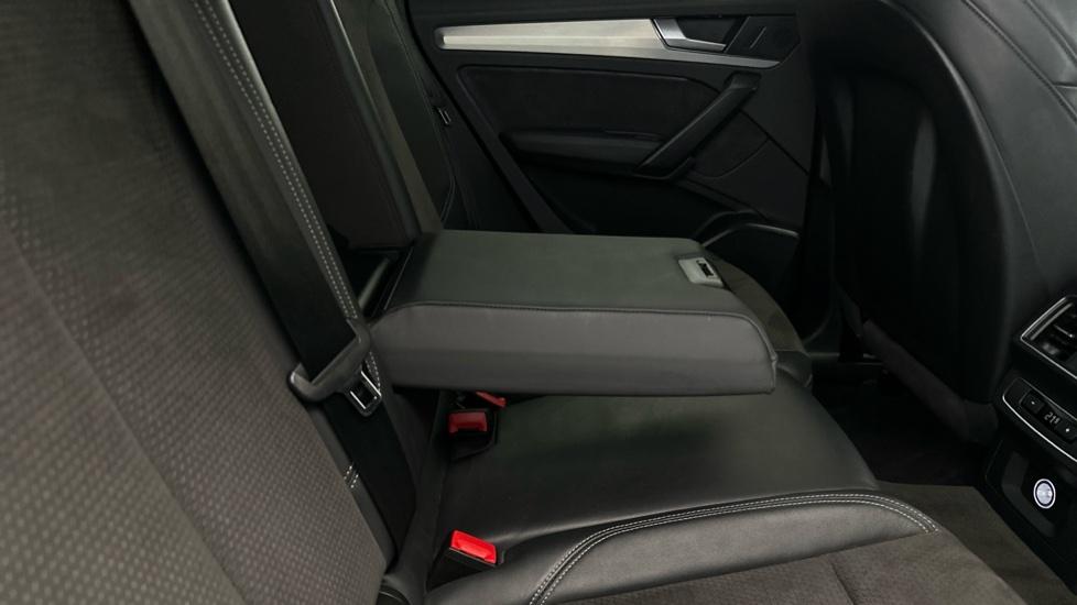 Rear Armrest/ Cup Holder