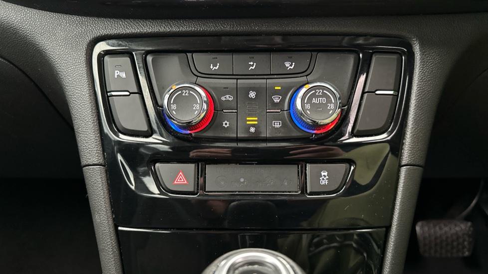 Dual Climate Control / Air Conditioning 