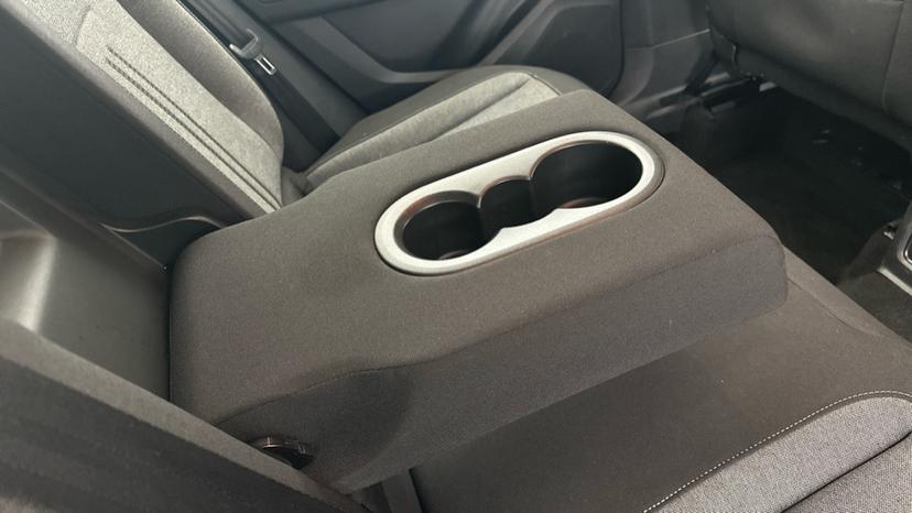 Rear Armrest/ Cup Holder