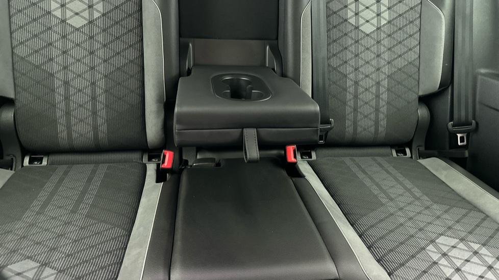 Rear Armrest/ Cup Holder