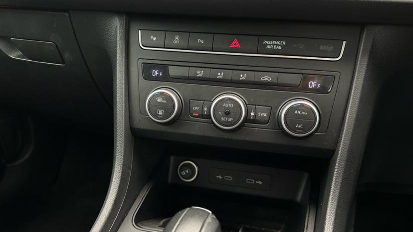 Air Conditioning / Dual Climate Control / Auto Stop Start 