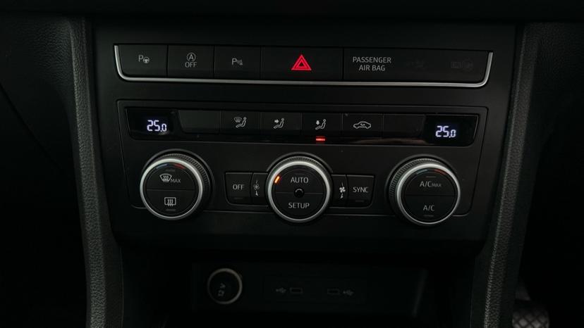 Dual Climate Control / Air Conditioning / Auto Stop/Start / Auto Park 