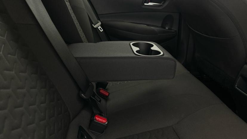 Rear Armrest/ Cup Holder