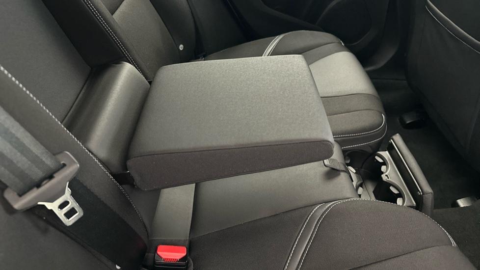 Rear Armrest/ Cup Holder