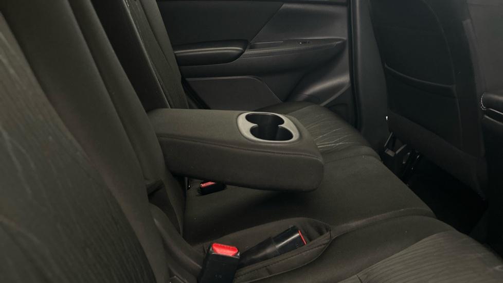 Rear Armrest/ Cup Holder