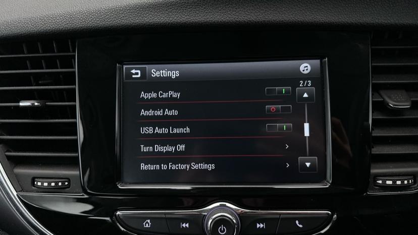 Apple CarPlay/Android Auto 