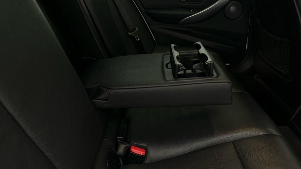 Rear Armrest/ Cup Holder