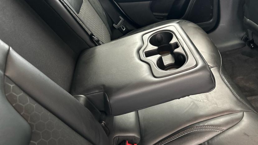 Rear Armrest/ Cup Holder