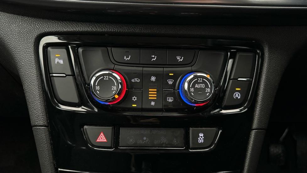 Auto Stop/Start/Air Conditioning /Dual Climate Control 