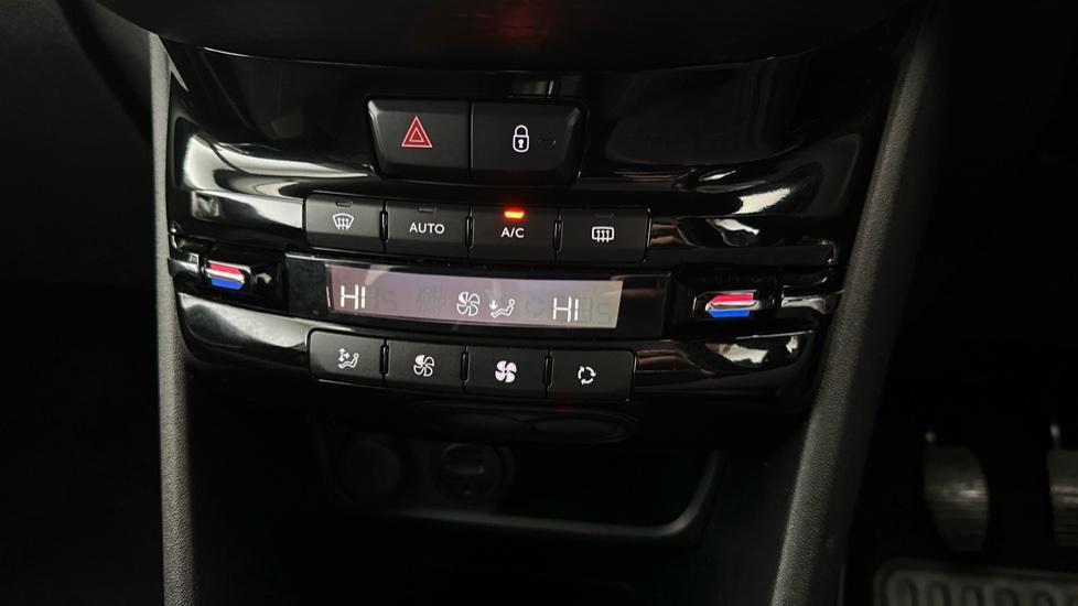 Dual Climate Control  / Air Conditioning 