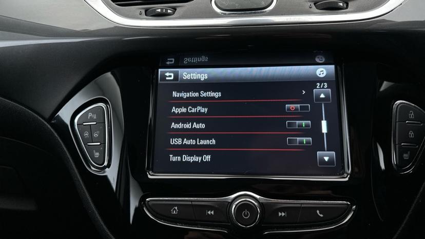 Apple CarPlay/Android Auto 