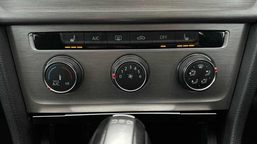 Air Conditioning /Heated Seats 