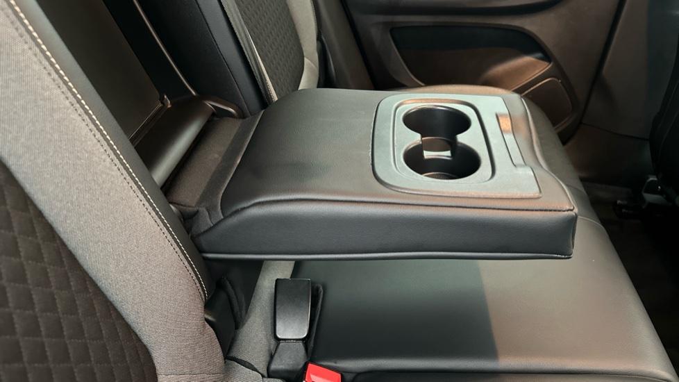 Rear Armrest/ Cup Holder