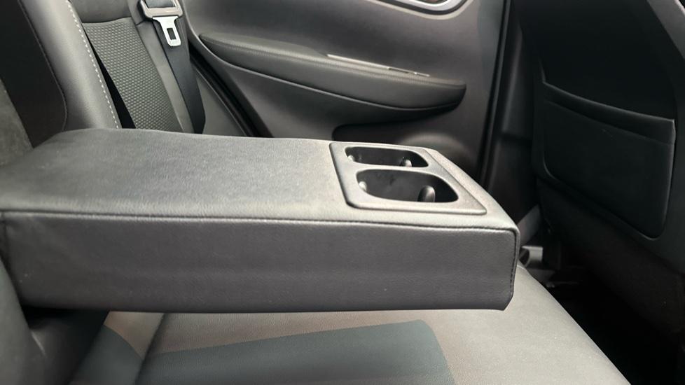 Rear Armrest/ Cup Holder