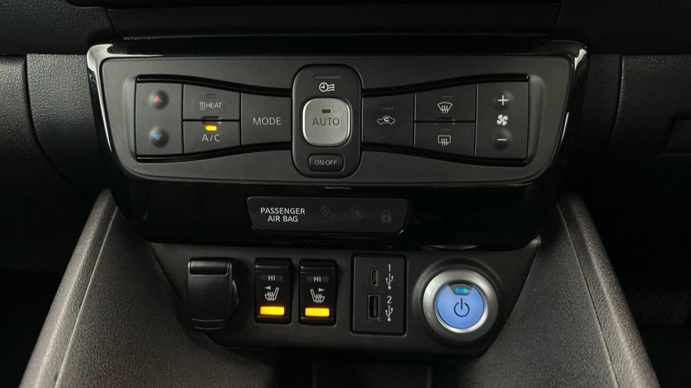 Air Conditioning  / Heated Seats 