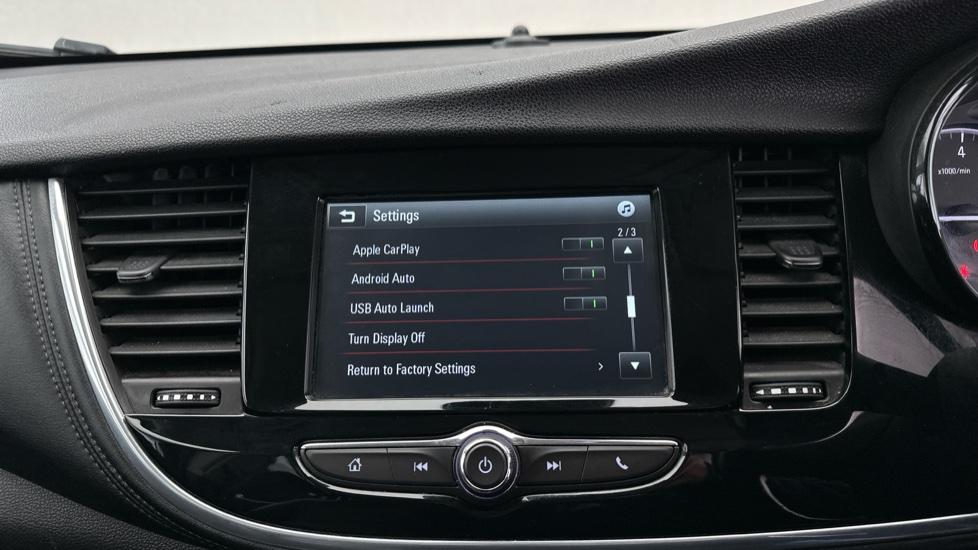 Apple Car Play & Android Auto