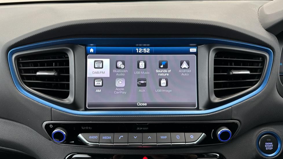 Bluetooth / Apple CarPlay / Android Auto 