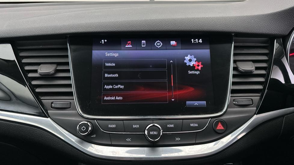 Apple CarPlay/Android Auto / Bluetooth 