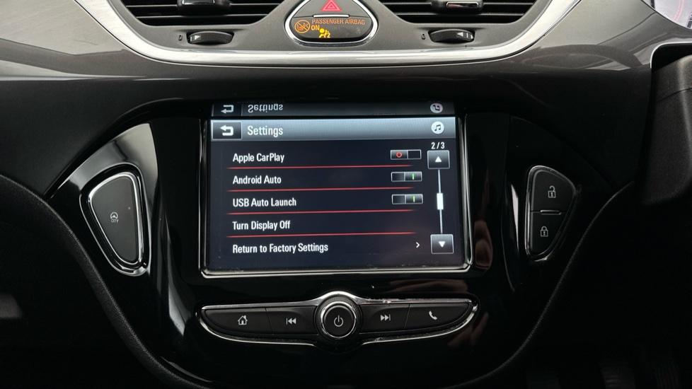 Apple Car Play & Android Auto