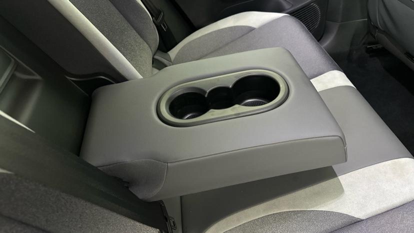 Rear Armrest/ Cup Holder