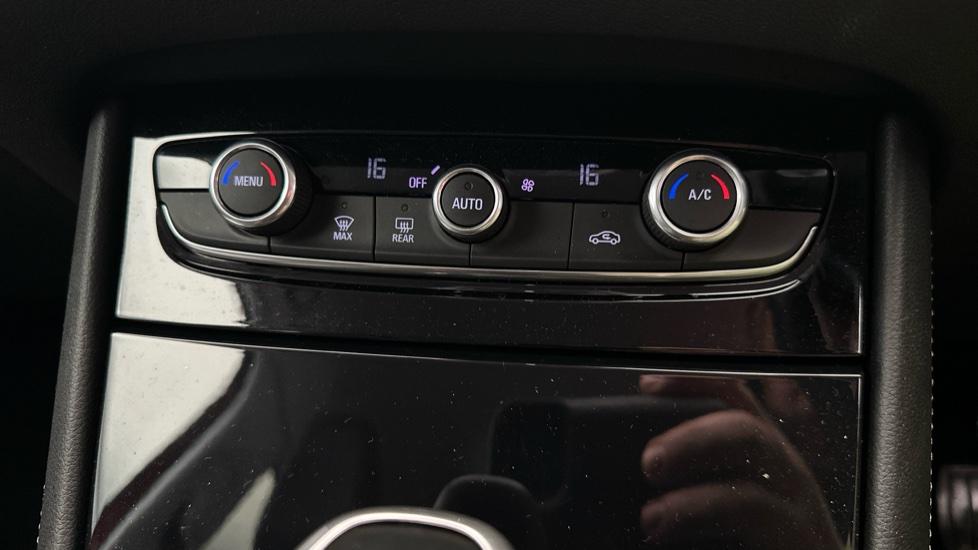 Dual Climate Control / Air Conditioning 