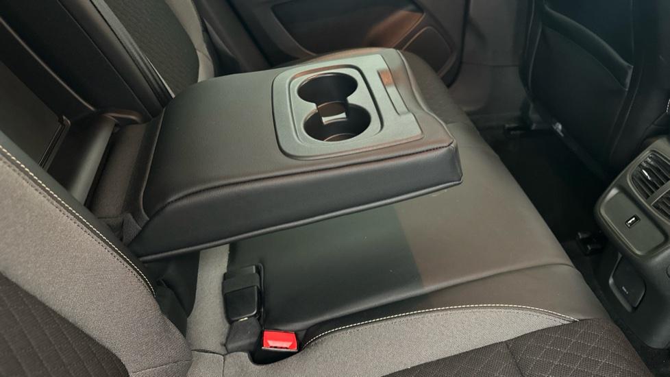 Rear Armrest/ Cup Holder