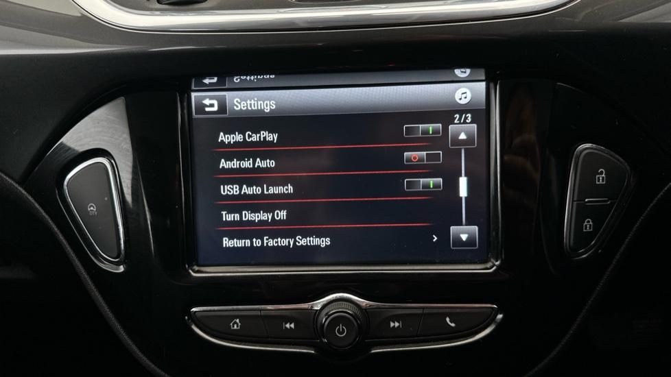 Apple Car Play & Android Auto