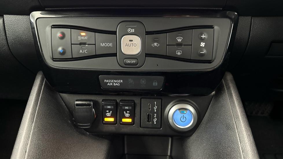 Air Conditioning /Heated Seats 