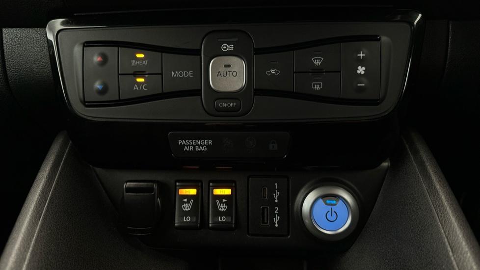 Air Conditioning /Heated Seats 