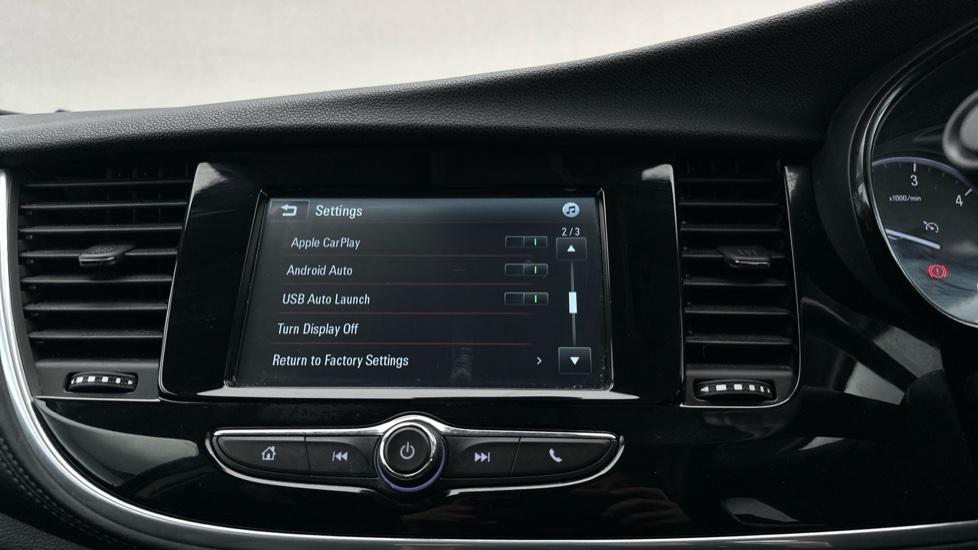 Apple Car Play & Android Auto