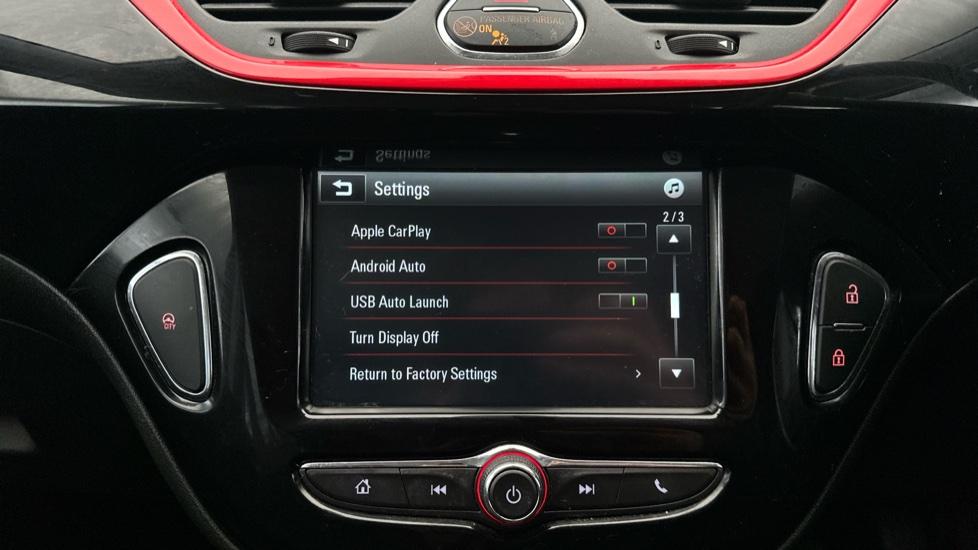 Apple Car Play & Android Auto