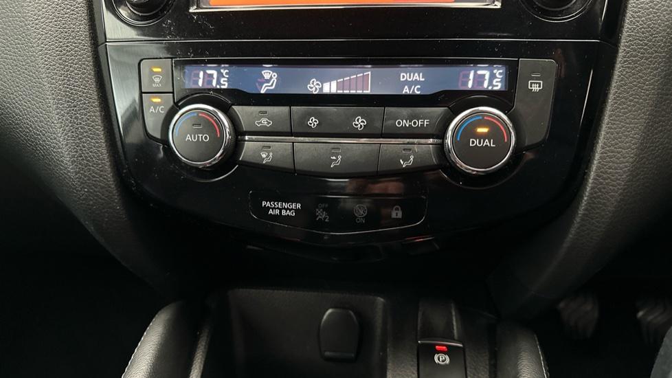 Dual Climate Control / Air Conditioning 