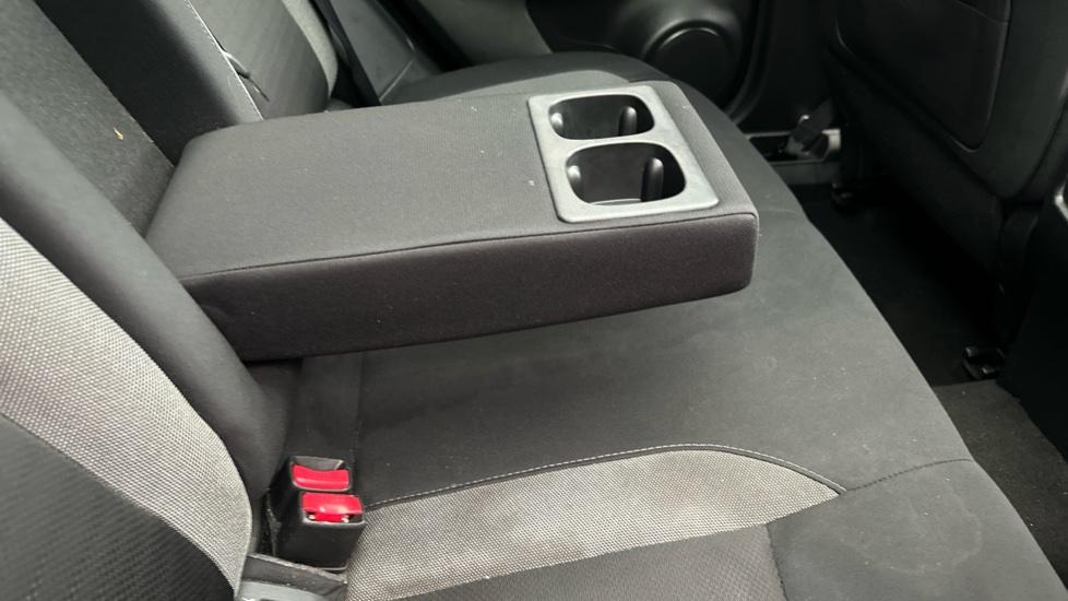 Rear Armrest/ Cup Holder