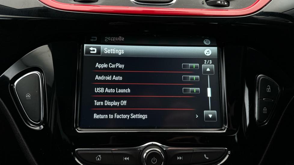 Apple CarPlay/Android Auto 