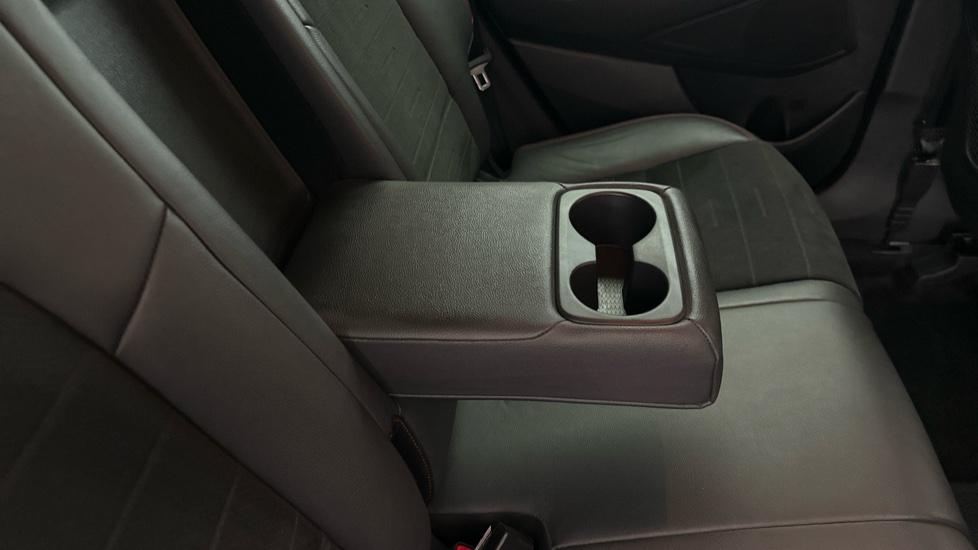 Rear Armrest/ Cup Holder