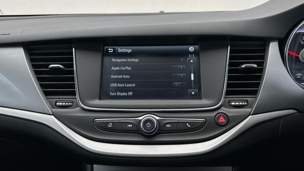 Apple Car Play & Android Auto