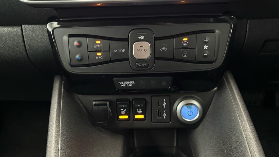 Air Conditioning /Heated Seats 