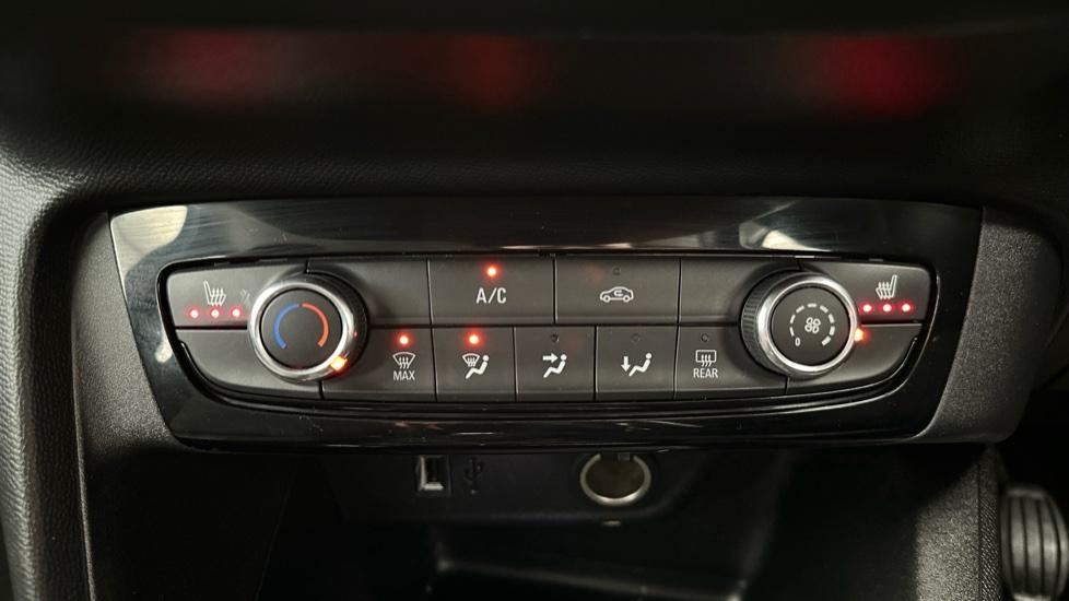 Air Conditioning /Heated Seats 