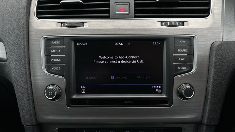 Apple Car Play & Android Auto