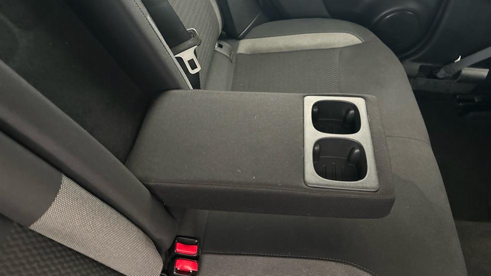 Rear Armrest/ Cup Holder