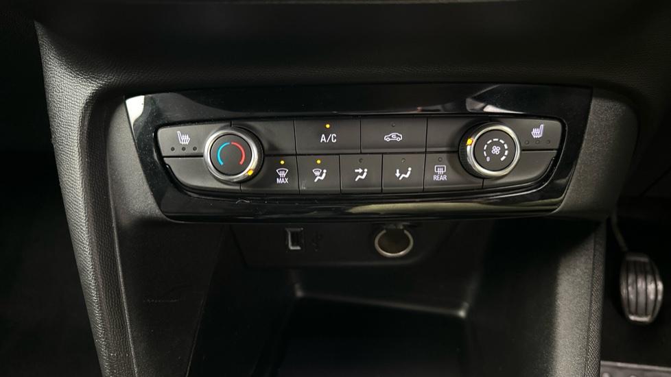 Air Conditioning / Heated Seats 